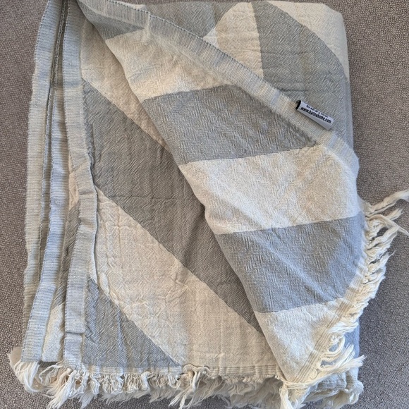 Fishbone flatwoven Turkish cotton light grey throw - Picture 3 of 4